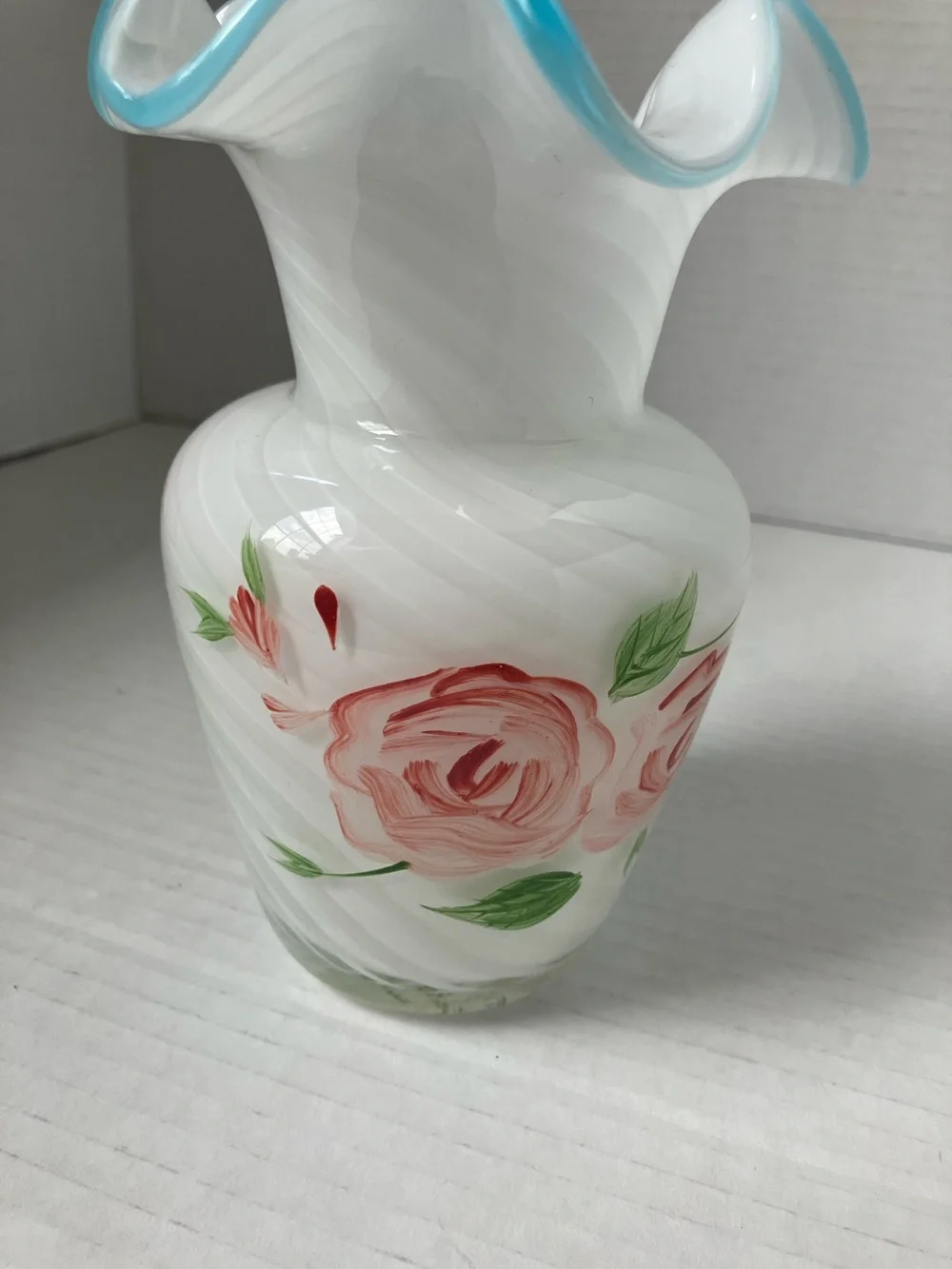 Hand-Painted White Pink Rose Floral Glass Vase with Blue Scalloped Rim‎ 6” Vtg